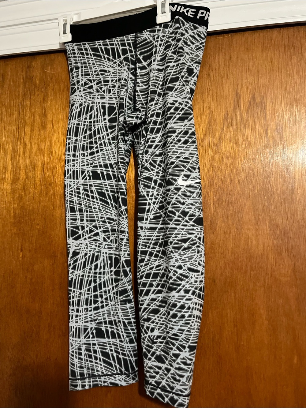 Nike Women’s Black & White Graphic Cropped Leggings